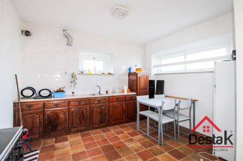 Moradia em Pedra com Terraço e Vista Incrível — Serra de São Macário