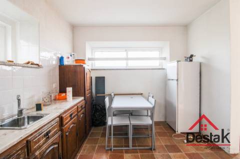 Moradia em Pedra com Terraço e Vista Incrível — Serra de São Macário