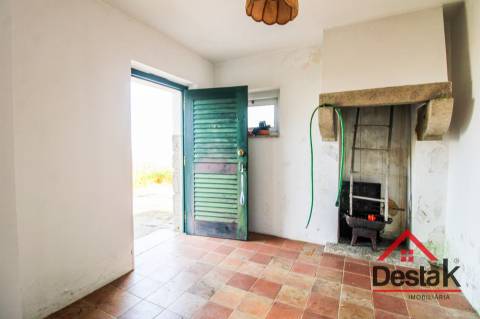 Moradia em Pedra com Terraço e Vista Incrível — Serra de São Macário