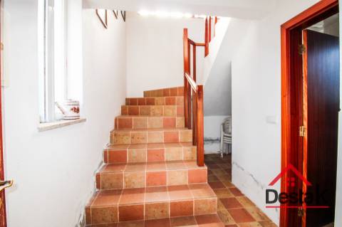 Moradia em Pedra com Terraço e Vista Incrível — Serra de São Macário