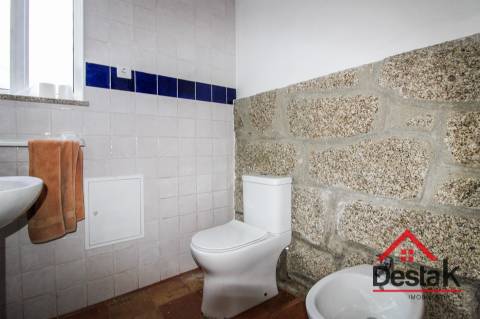 Moradia em Pedra com Terraço e Vista Incrível — Serra de São Macário