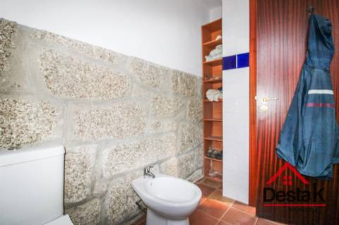 Moradia em Pedra com Terraço e Vista Incrível — Serra de São Macário