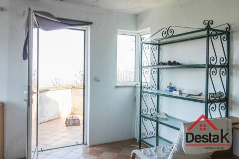 Moradia em Pedra com Terraço e Vista Incrível — Serra de São Macário