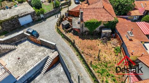 Moradia V2 para venda em Pereiras para remodelar