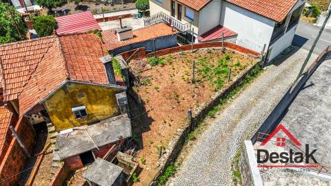 Moradia V2 para venda em Pereiras para remodelar