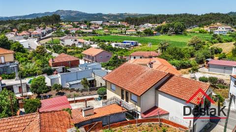 Moradia V2 para venda em Pereiras para remodelar