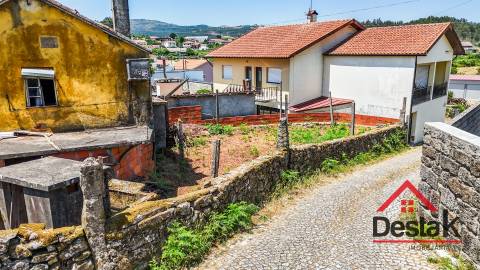 Moradia V2 para venda em Pereiras para remodelar