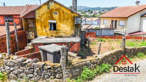 Moradia V2 para venda em Pereiras para remodelar