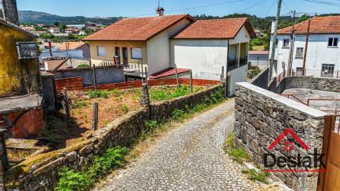 Moradia V2 para venda em Pereiras para remodelar