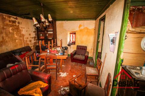 Moradia V2 para venda em Pereiras para remodelar