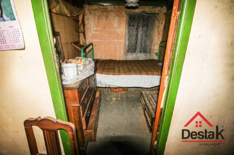 Moradia V2 para venda em Pereiras para remodelar