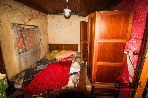 Moradia V2 para venda em Pereiras para remodelar