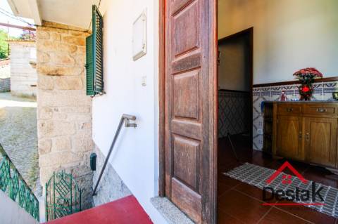 Moradia V2 em Sul, São Pedro do Sul, pronta a habitar, totalmente mobilada e equipada