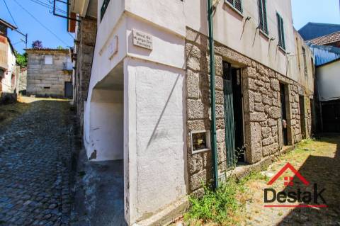 Moradia V2 em Sul, São Pedro do Sul, pronta a habitar, totalmente mobilada e equipada