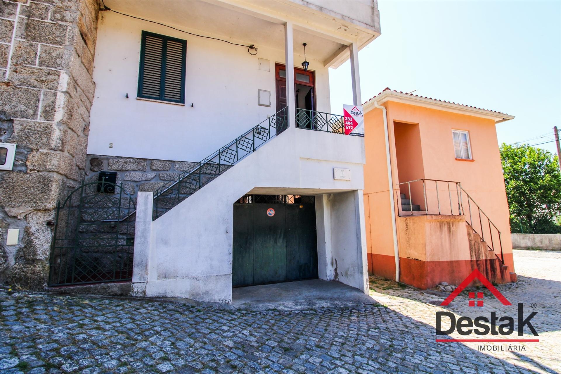 Moradia V2 em Sul, São Pedro do Sul, pronta a habitar, totalmente mobilada e equipada