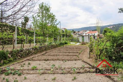 Moradia V2 em Sul, São Pedro do Sul, pronta a habitar, totalmente mobilada e equipada