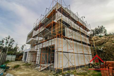 Moradia Geminada V3 para venda em Oliveira de Frades