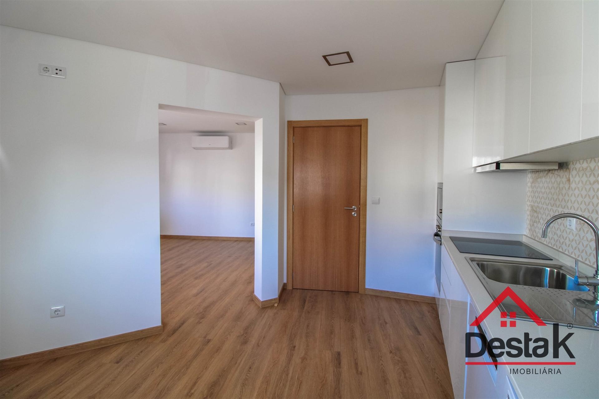 Apartamento T2 para arrendamento no centro de São Pedro do Sul