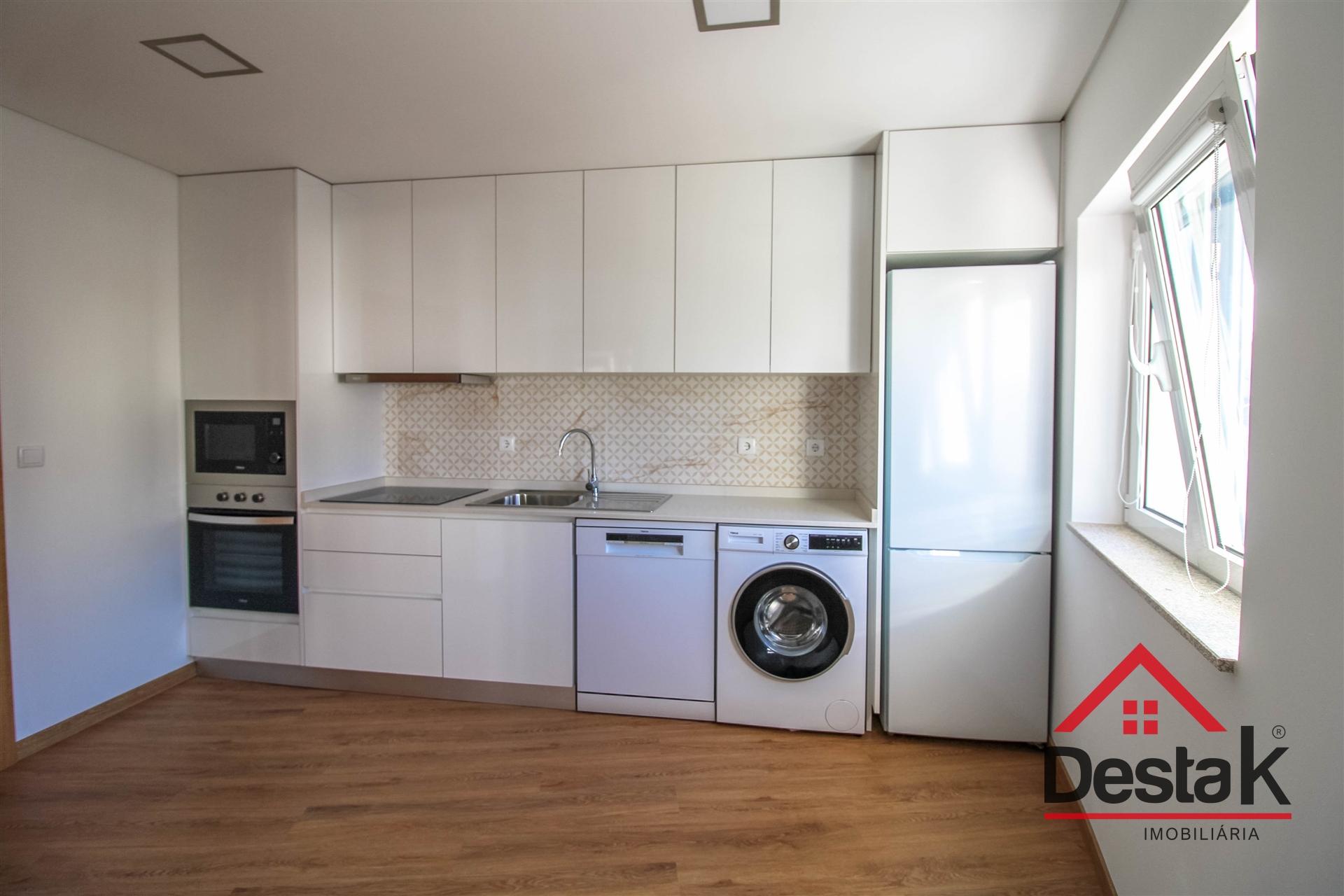 Apartamento T2 para arrendamento no centro de São Pedro do Sul