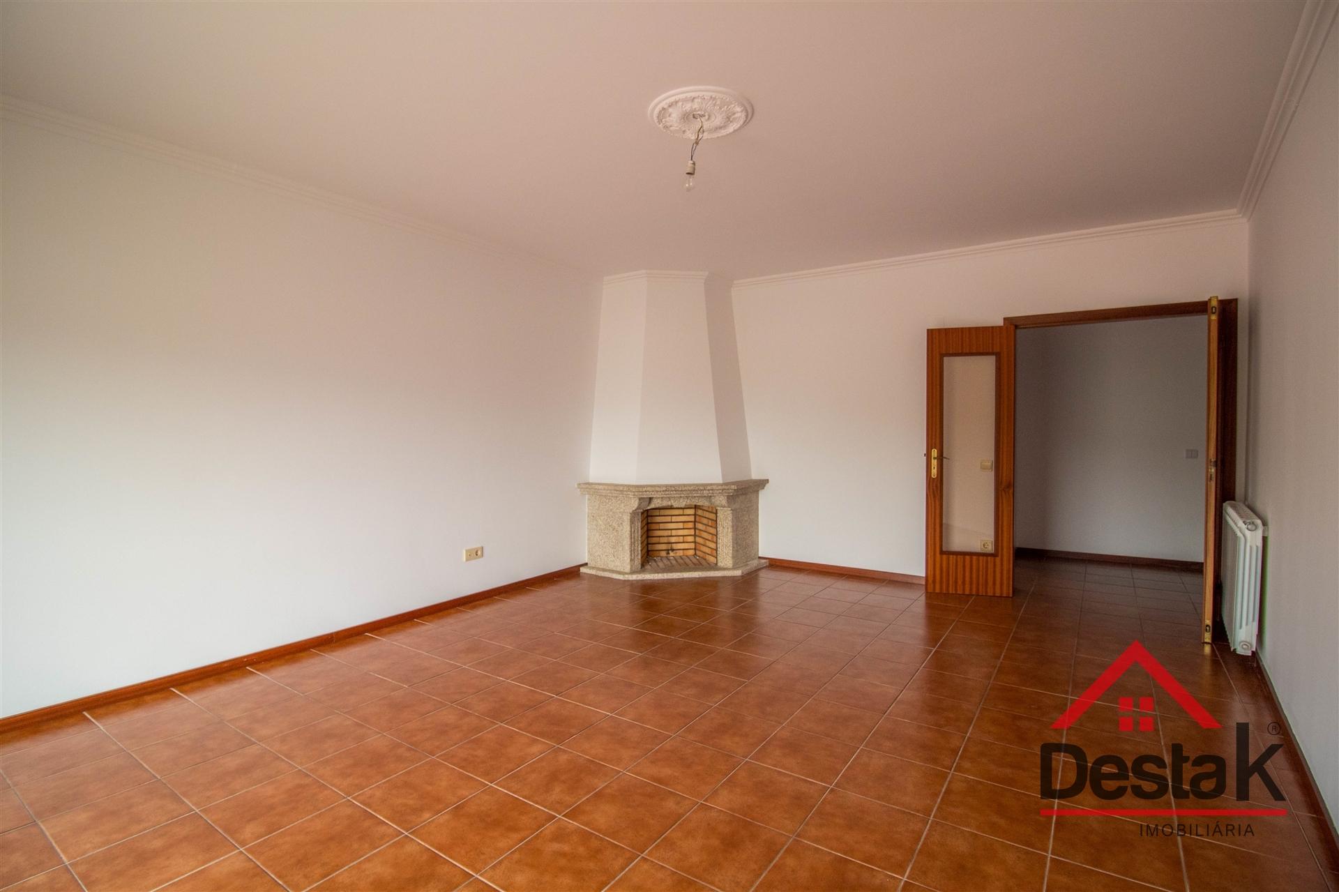 Apartamento T3 para arrendamento em São Pedro do Sul