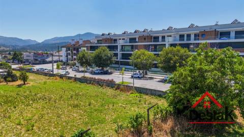 Terreno com Moradia para venda no Centro de São Pedro do Sul