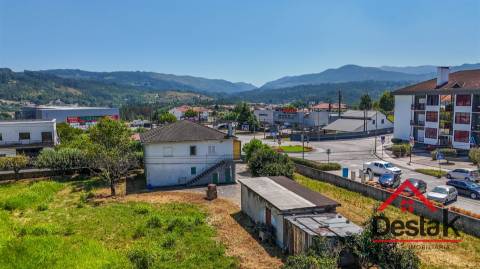 Terreno com Moradia para venda no Centro de São Pedro do Sul