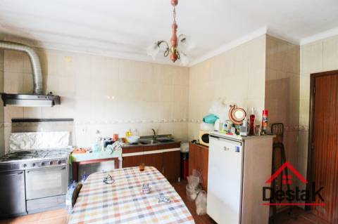 Terreno com Moradia para venda no Centro de São Pedro do Sul