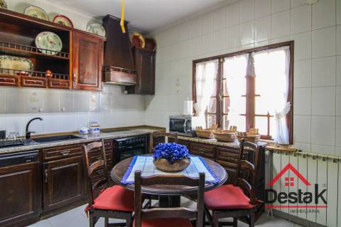 Moradia V5 para venda no Centro de Vouzela