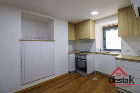 Prédio com andares independentes - Termas de São Pedro do Sul