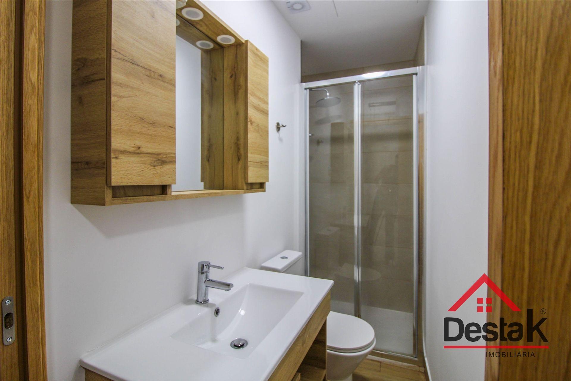 Prédio com andares independentes - Termas de São Pedro do Sul