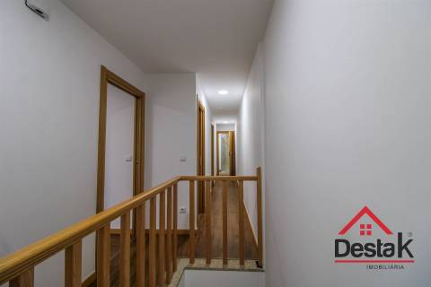 Prédio com andares independentes - Termas de São Pedro do Sul