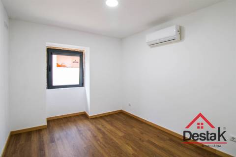 Prédio com andares independentes - Termas de São Pedro do Sul