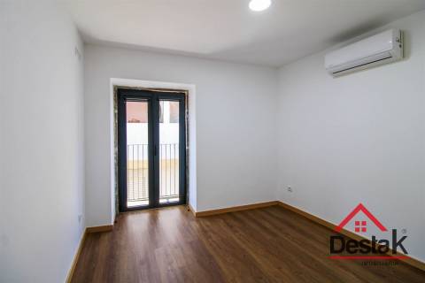 Prédio com andares independentes - Termas de São Pedro do Sul