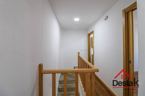 Prédio com andares independentes - Termas de São Pedro do Sul