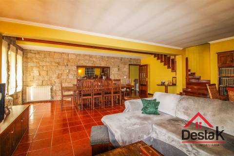 Moradia isolada V4 para venda em Vouzela