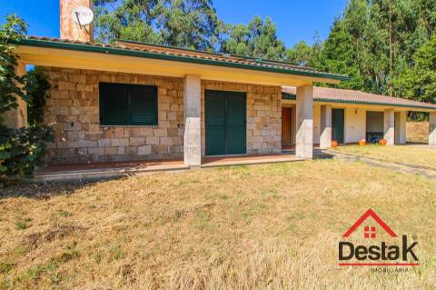 Moradia isolada V4 para venda em Vouzela