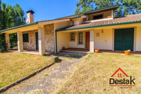 Moradia isolada V4 para venda em Vouzela