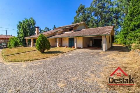 Moradia isolada V4 para venda em Vouzela