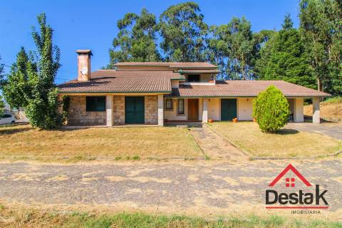 Moradia isolada V4 para venda em Vouzela