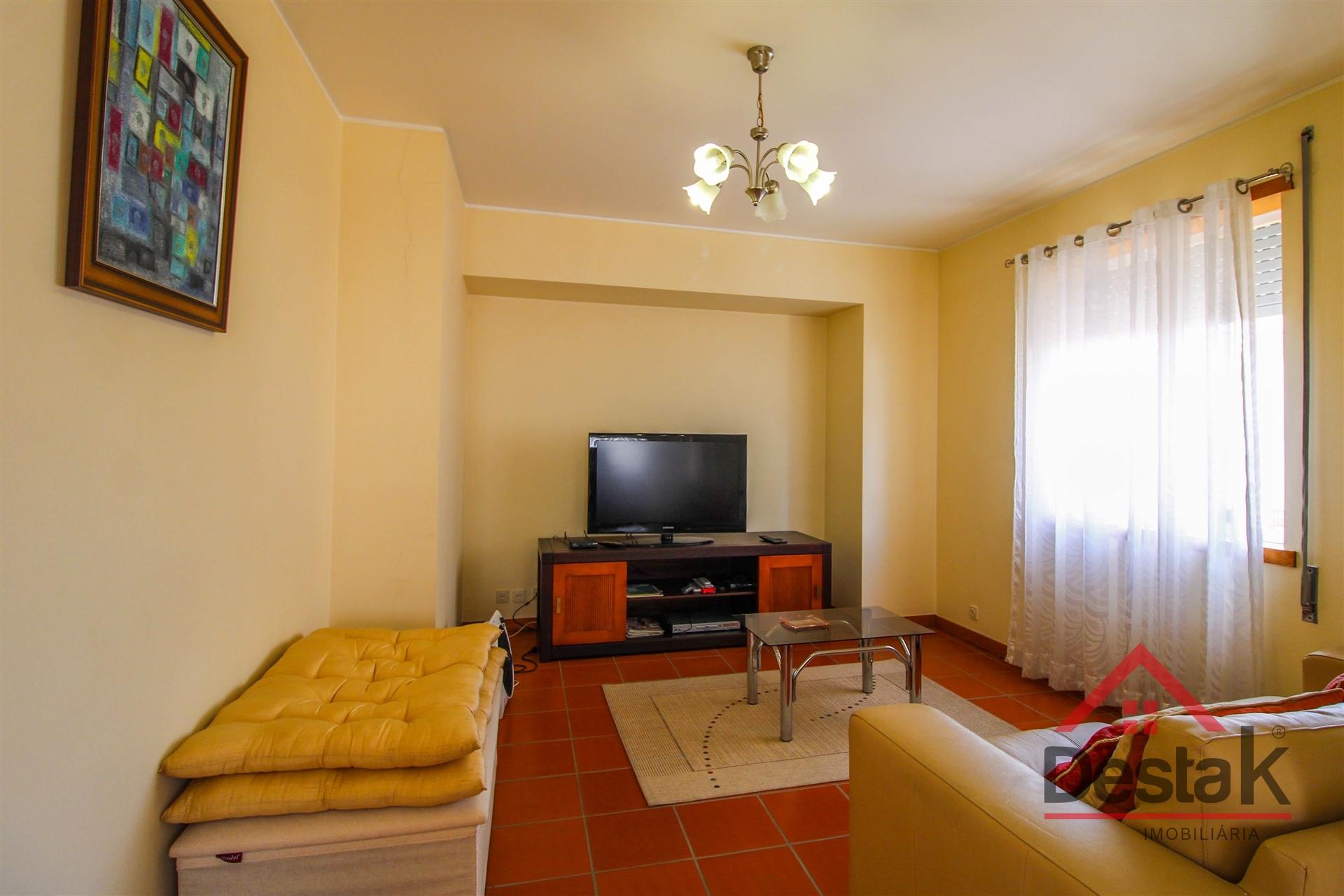 Apartamento T2 Mobilado e Equipado &#124; Localização central- São Pedro do Sul