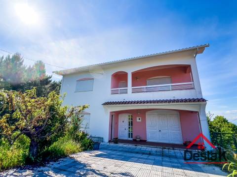 Moradia V3 para venda em Tarouca