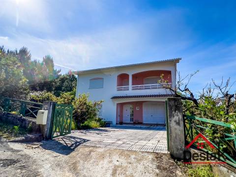 Moradia V3 para venda em Tarouca