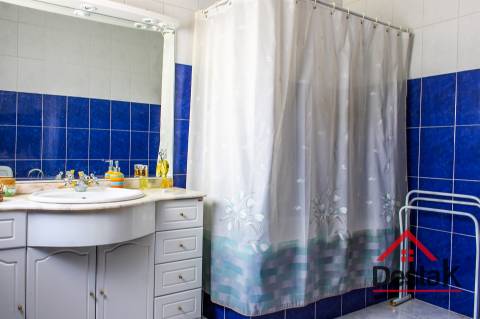 Moradia V3 para venda em Tarouca