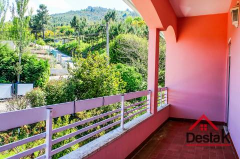 Moradia V3 para venda em Tarouca