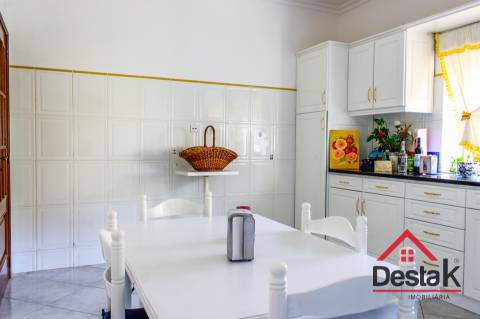 Moradia V3 para venda em Tarouca