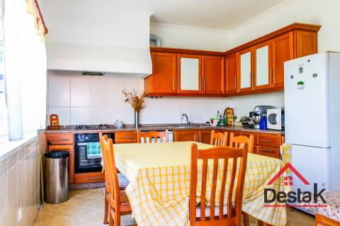 Moradia V3 para venda em Tarouca