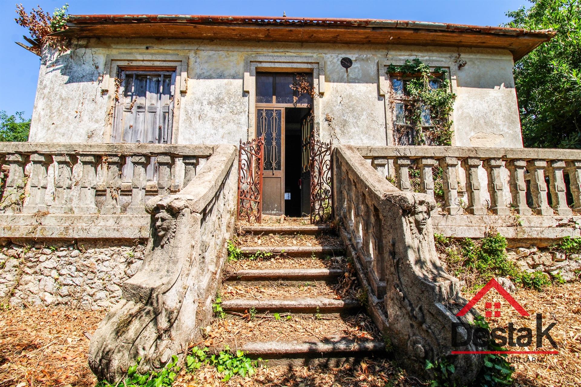 Fantástica Moradia V6 para renovar, Oliveira de frades