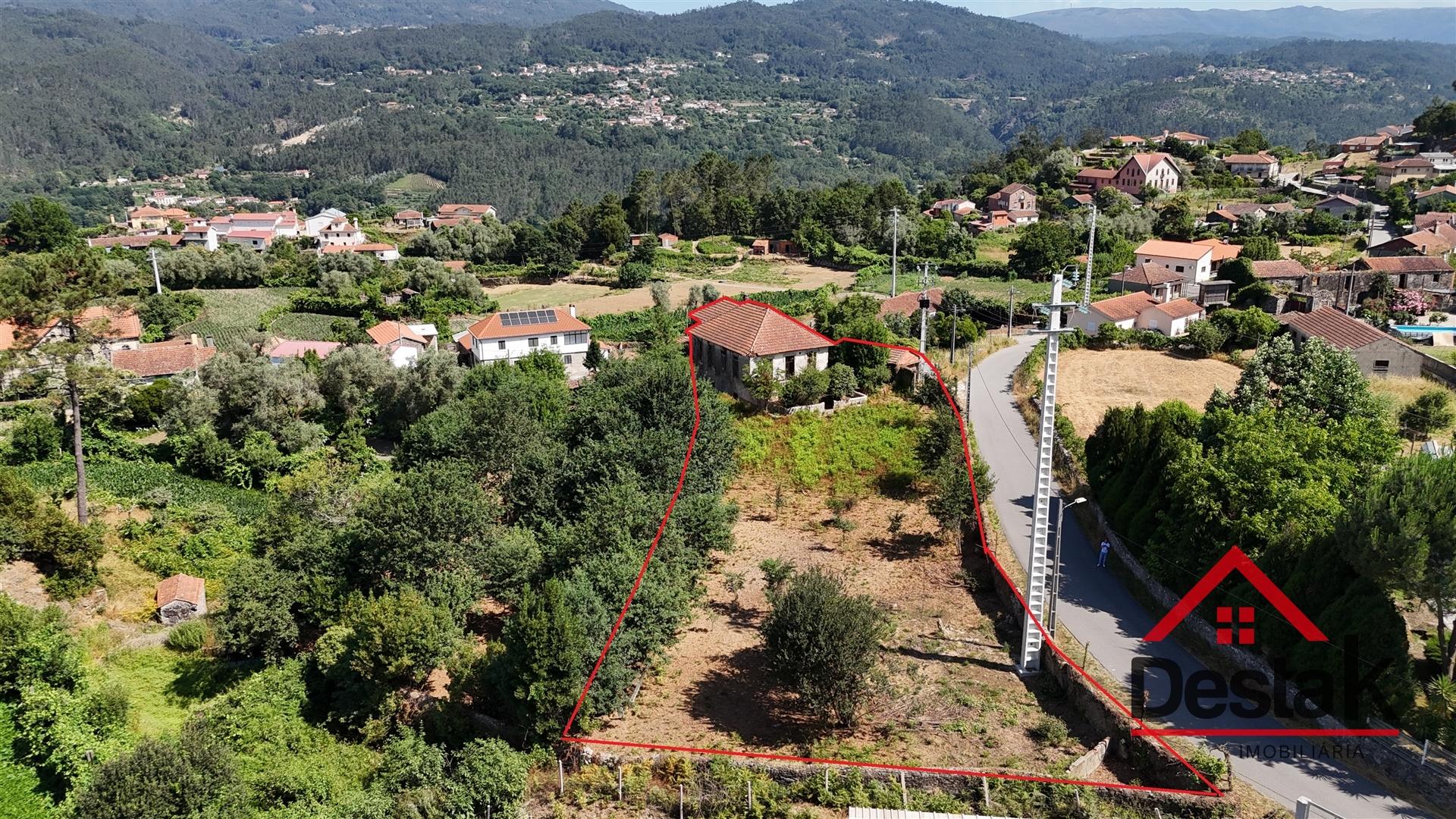 Fantástica Moradia V6 para renovar, Oliveira de frades