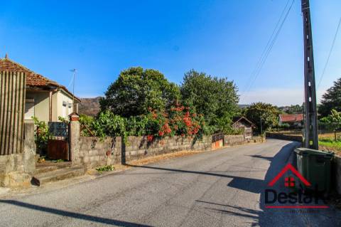 Moradia isolada com terreno para venda em São Pedro do Sul