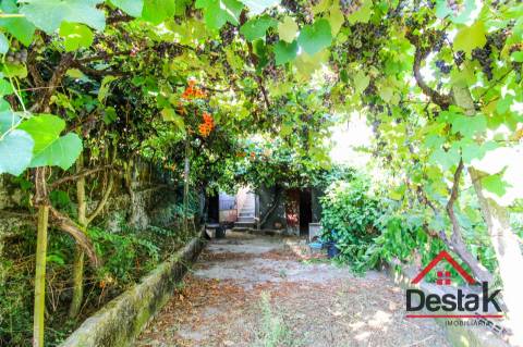 Moradia isolada com terreno para venda em São Pedro do Sul